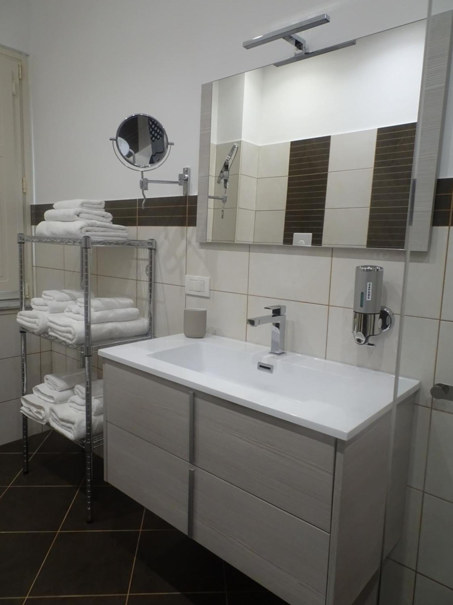A Casa Di Pako Apartment ซาแลร์โน ภายนอก รูปภาพ
