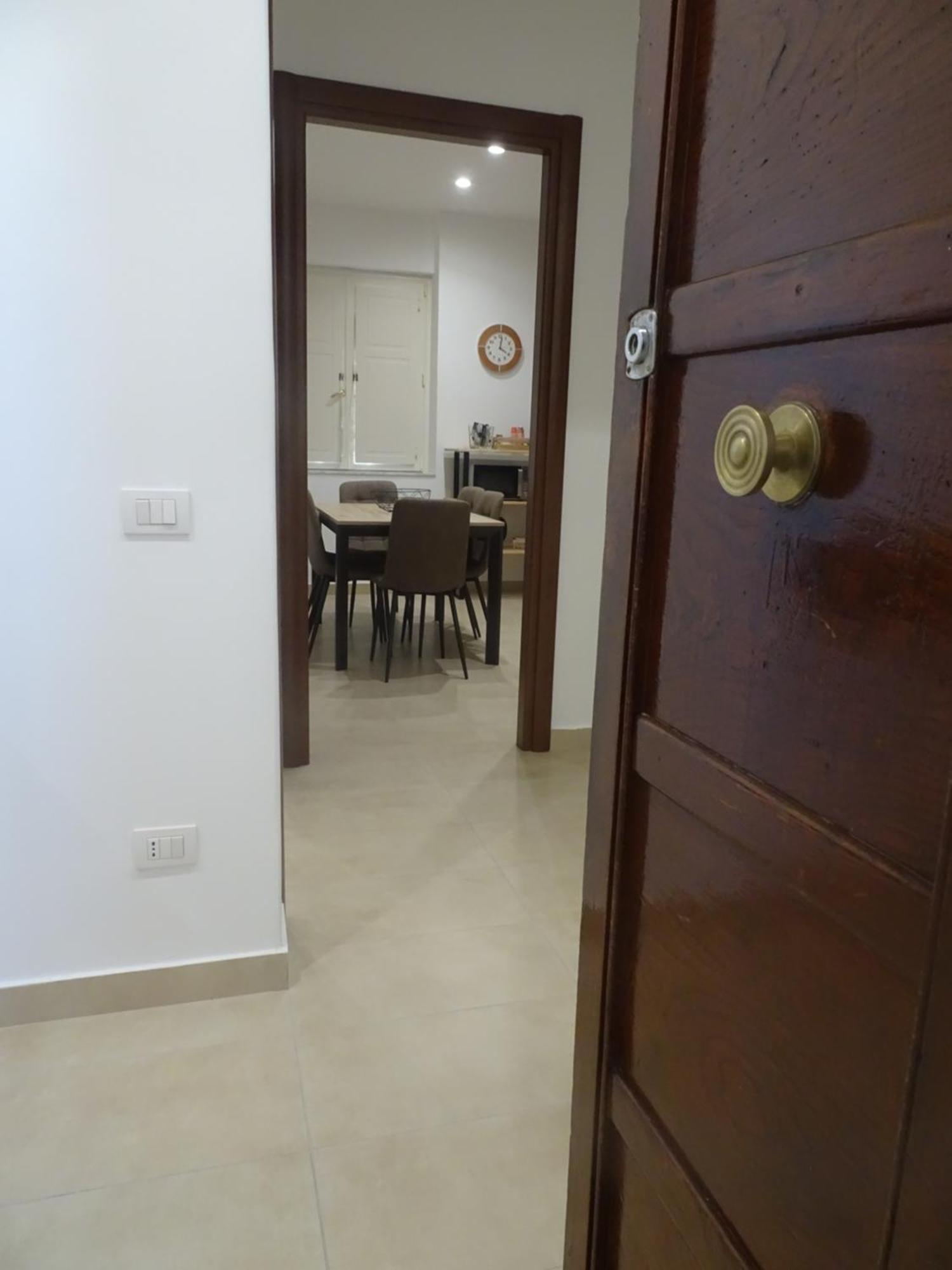 A Casa Di Pako Apartment ซาแลร์โน ภายนอก รูปภาพ