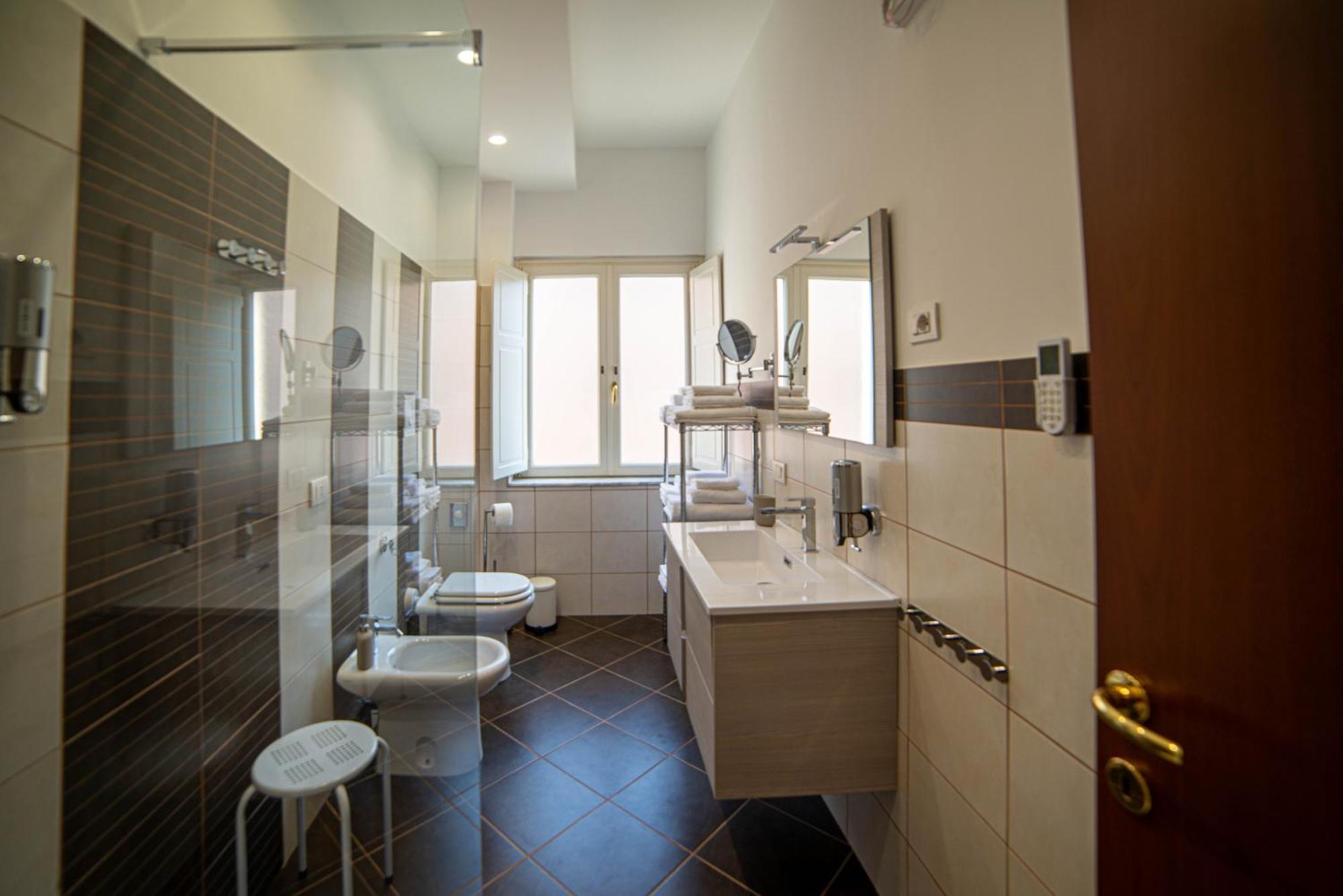 A Casa Di Pako Apartment ซาแลร์โน ภายนอก รูปภาพ