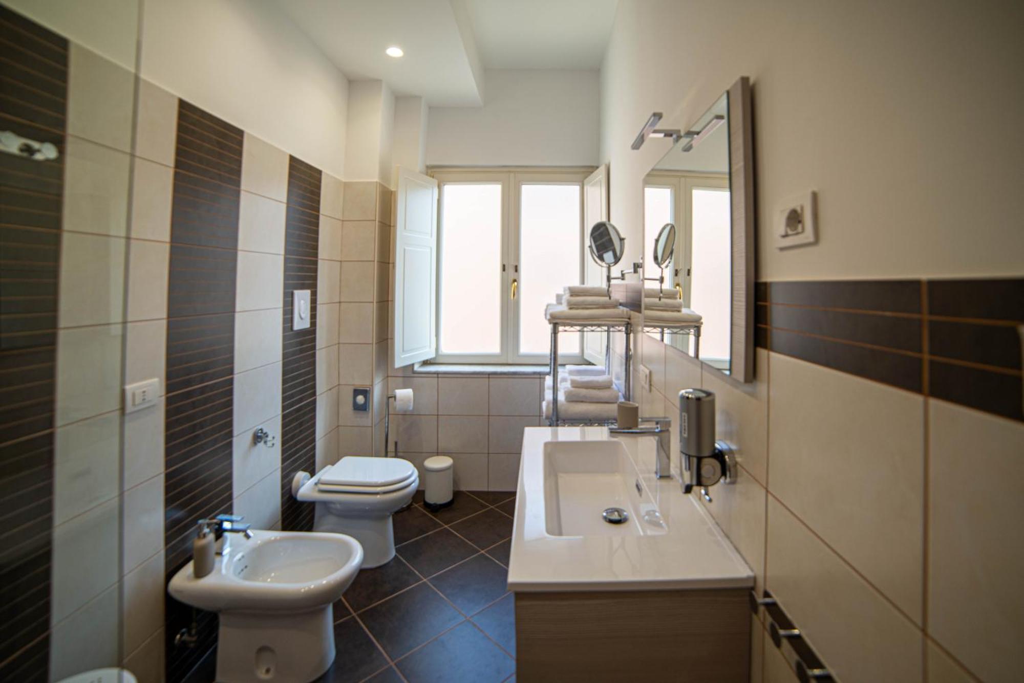 A Casa Di Pako Apartment ซาแลร์โน ภายนอก รูปภาพ